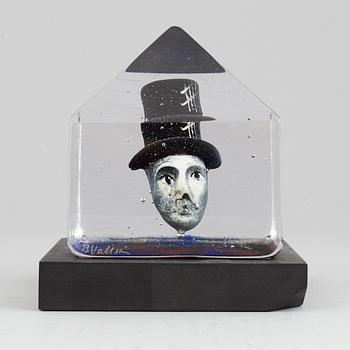 Bertil Vallien, a glass sculpture, numbered 8BV ATT 019005/1000, and signed  B. Vallien.