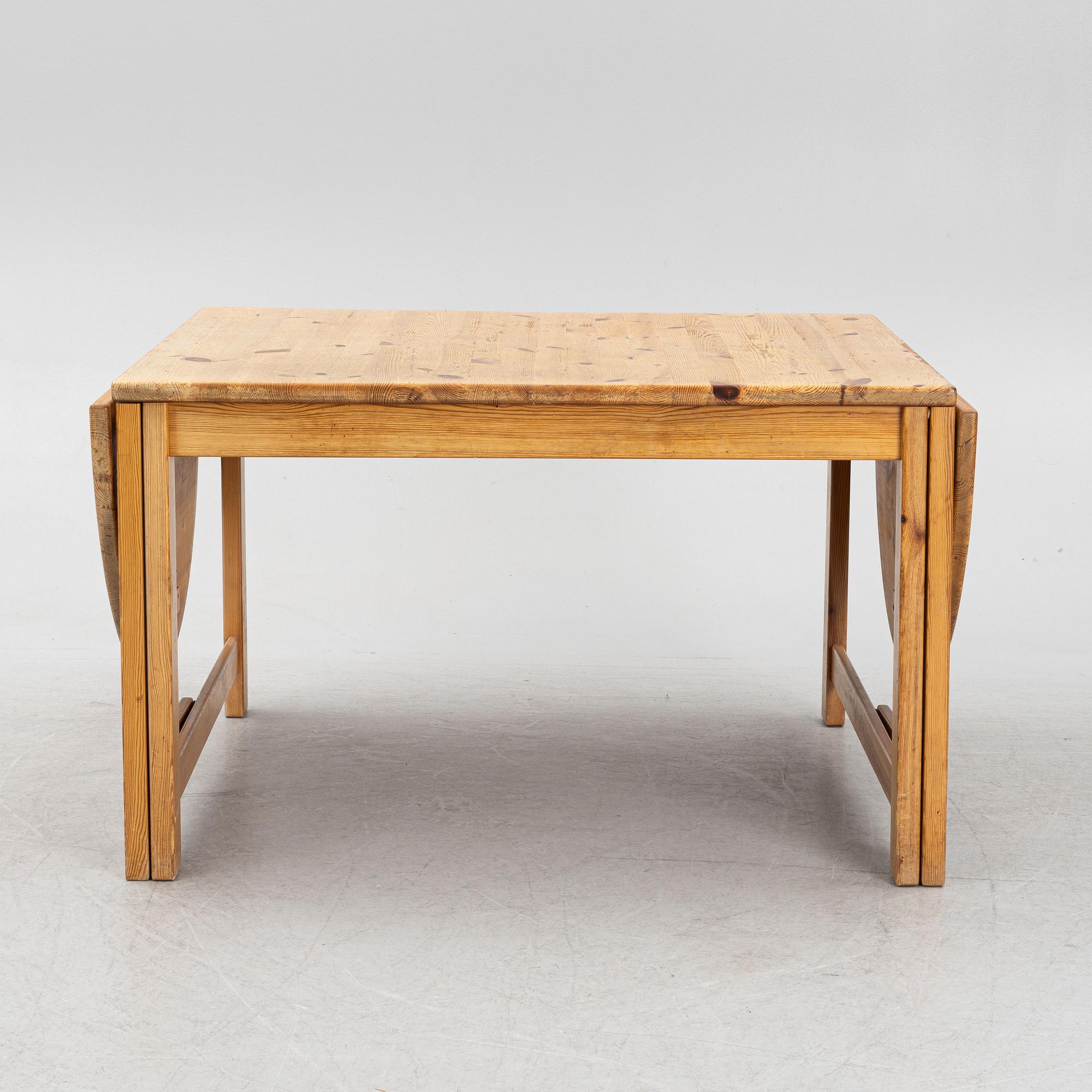 A dining table, second half of the 20th Century.