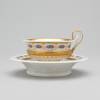 KOPP MED FAT. Porslin. Meissen. Empire, 1800-tal.