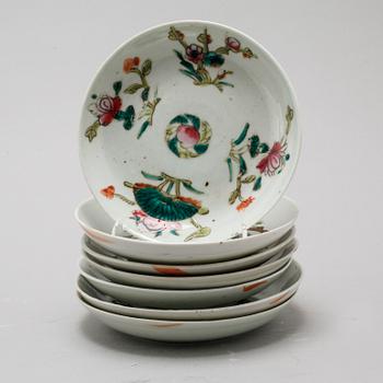 A collection of Chinese porcelain tableware,