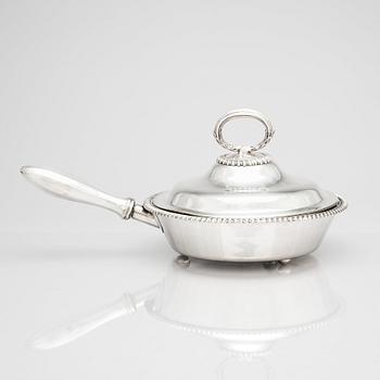 Two electro plated lidded dishes, England. Alva & Gunnar Myrdal Collection.