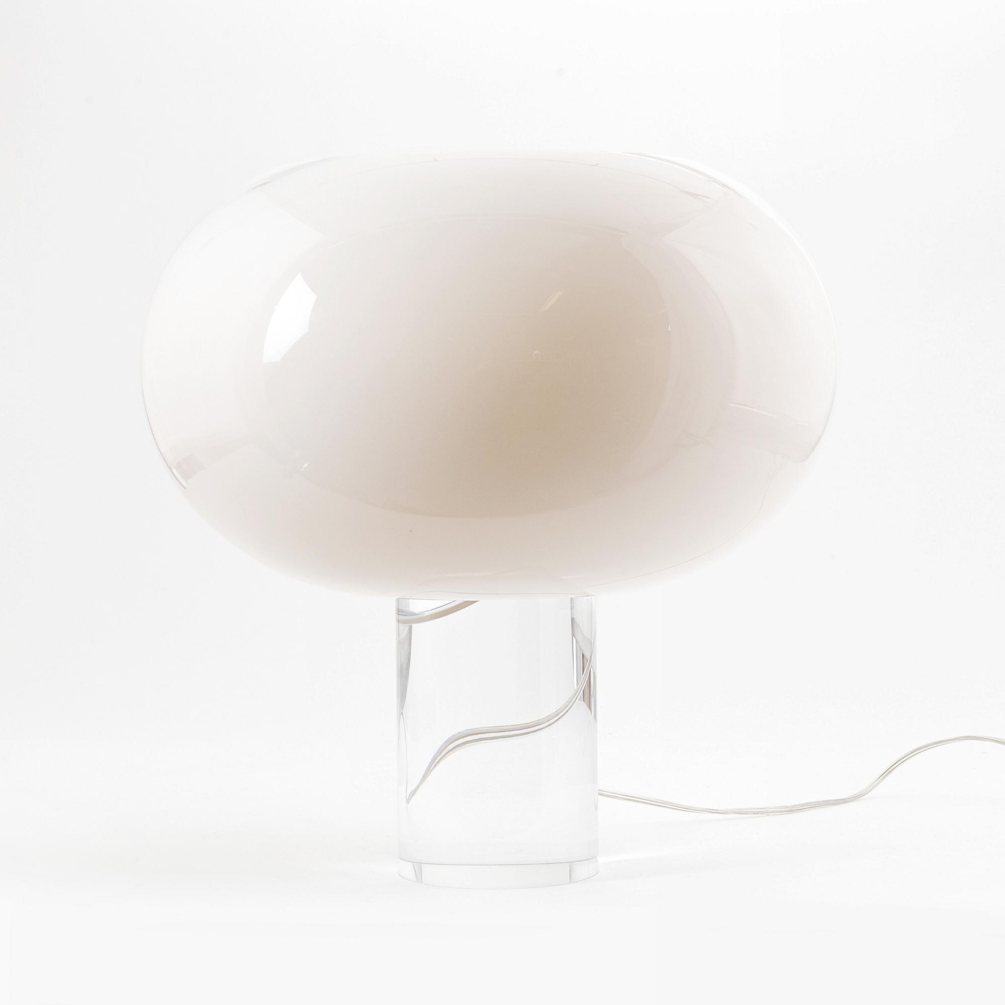 Rodolfo Dordoni, a *Buds Tavolo' table light from Foscarini, Italy.