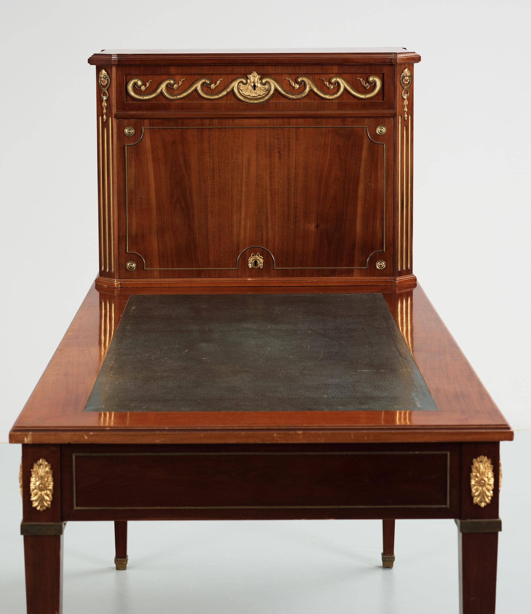 SKRIVBORD. Gustaviansk stil, 1900-talets början.