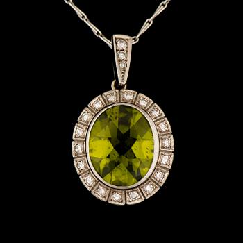 A PENDANT, facetted peridot, 8/8 cut diamonds, 18K white gold. A. Tillander 1996.