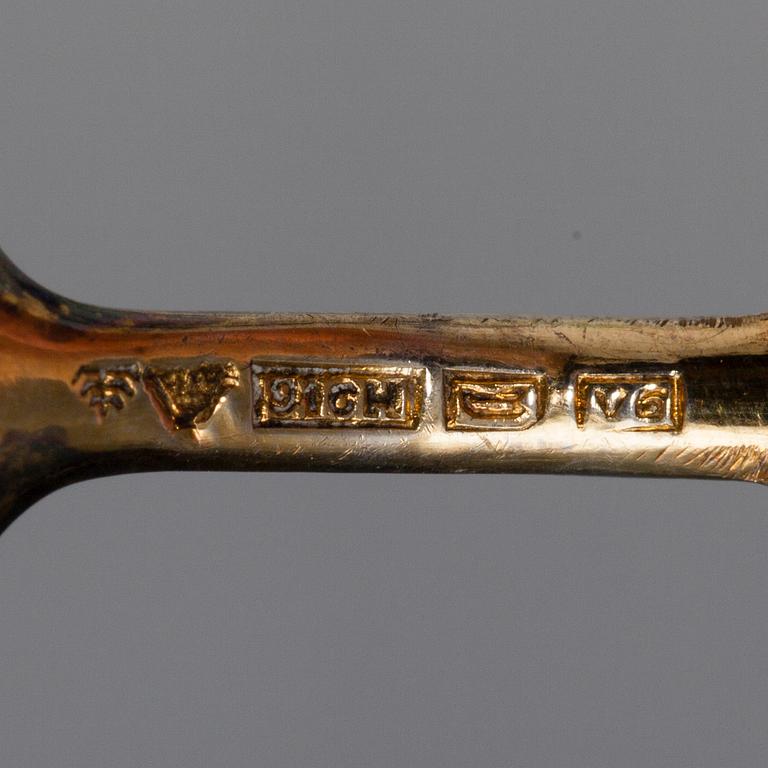 MOCKASKEDAR, 12 st, silver 916 och emalj, Tillander, Helsingfors 1951. Vikt 135 g.