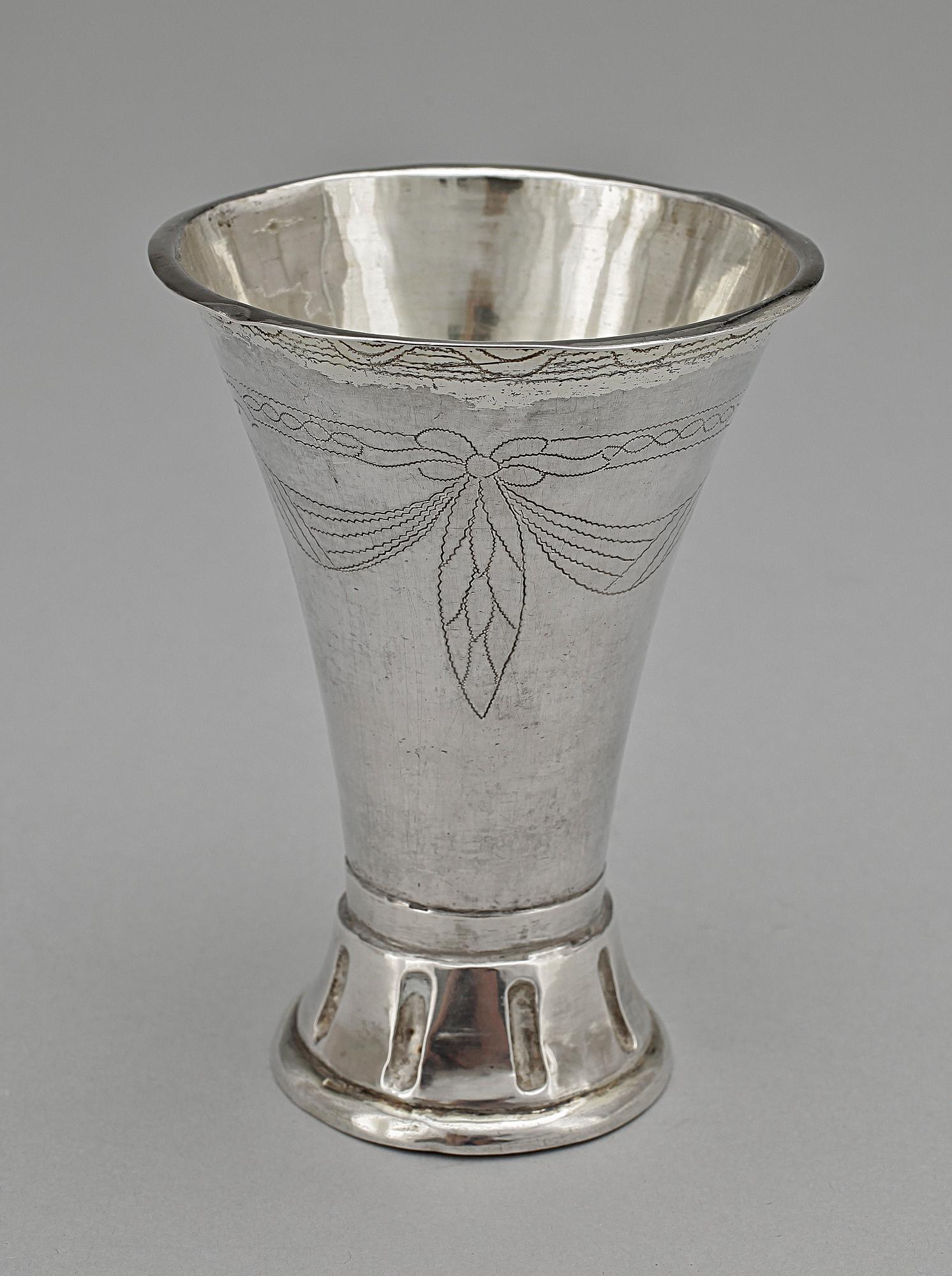 BÄGARE, silver, möjligen Lorentz Lindegren, Borås 1797. Vikt 70 gr.