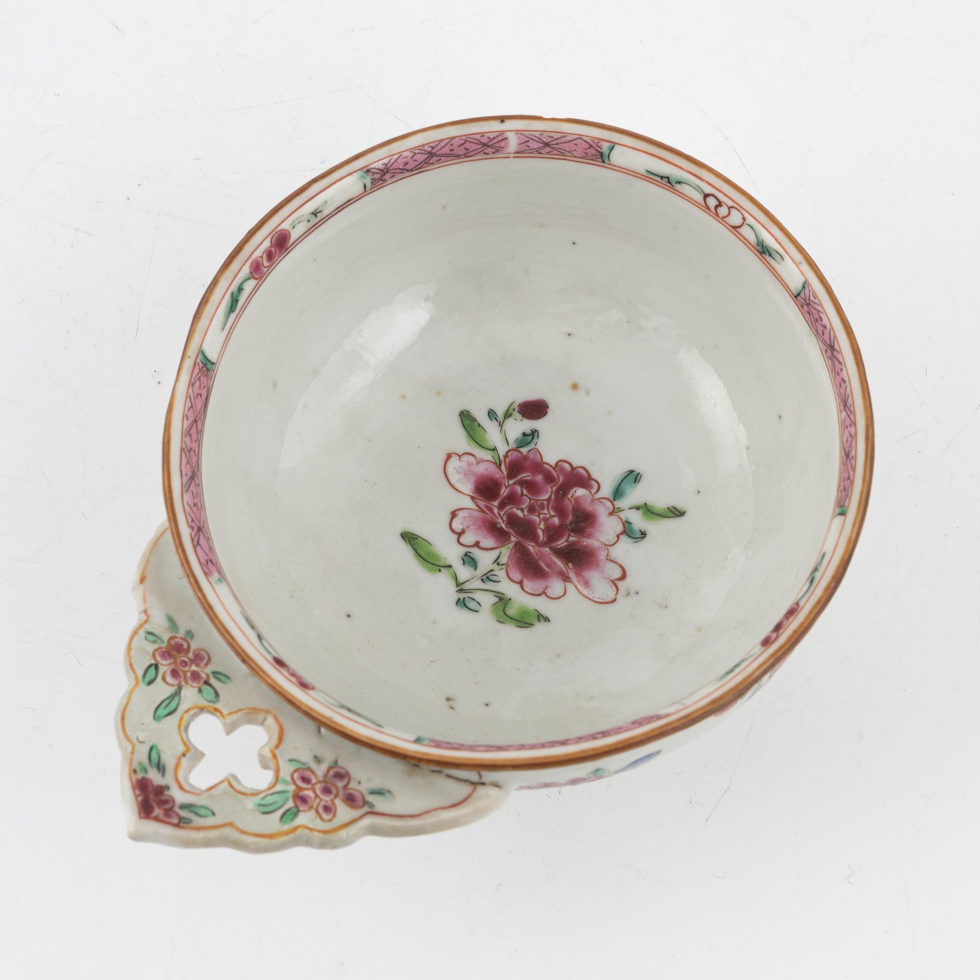 A Chinese famille rose covsh, Qing dynasty, Qianlong (1736-95).