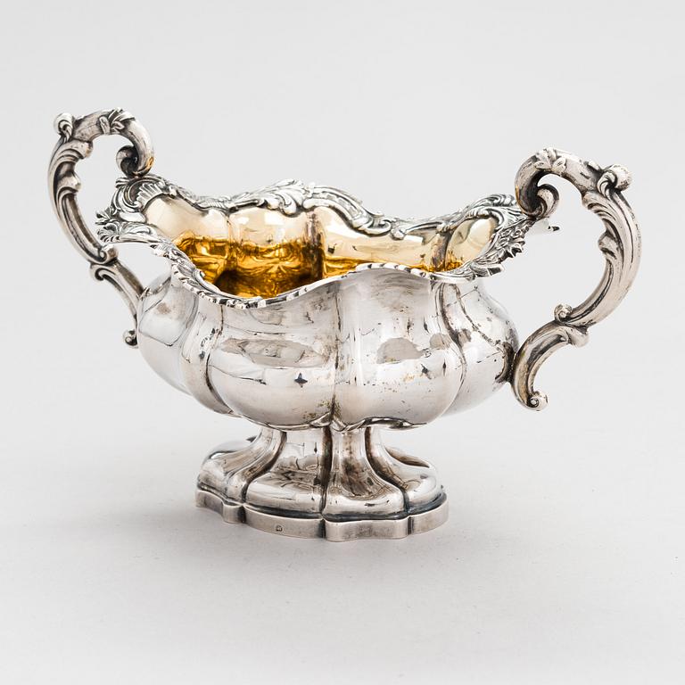 Sockerskål, silver, okänd mästare F.G., kontrollmästarstämpel Dimitri Tverskoij, S:t Petersburg, Ryssland 1842.