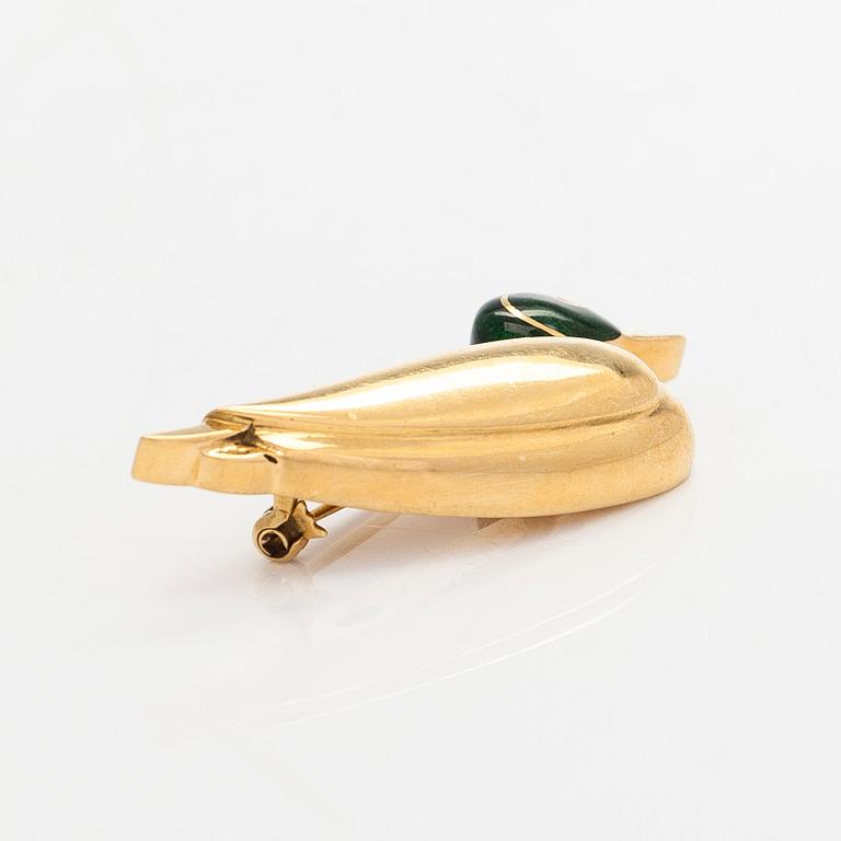 An 18K gold brooch, in the form of a duck, with enamel and a diamond. Switzerland.