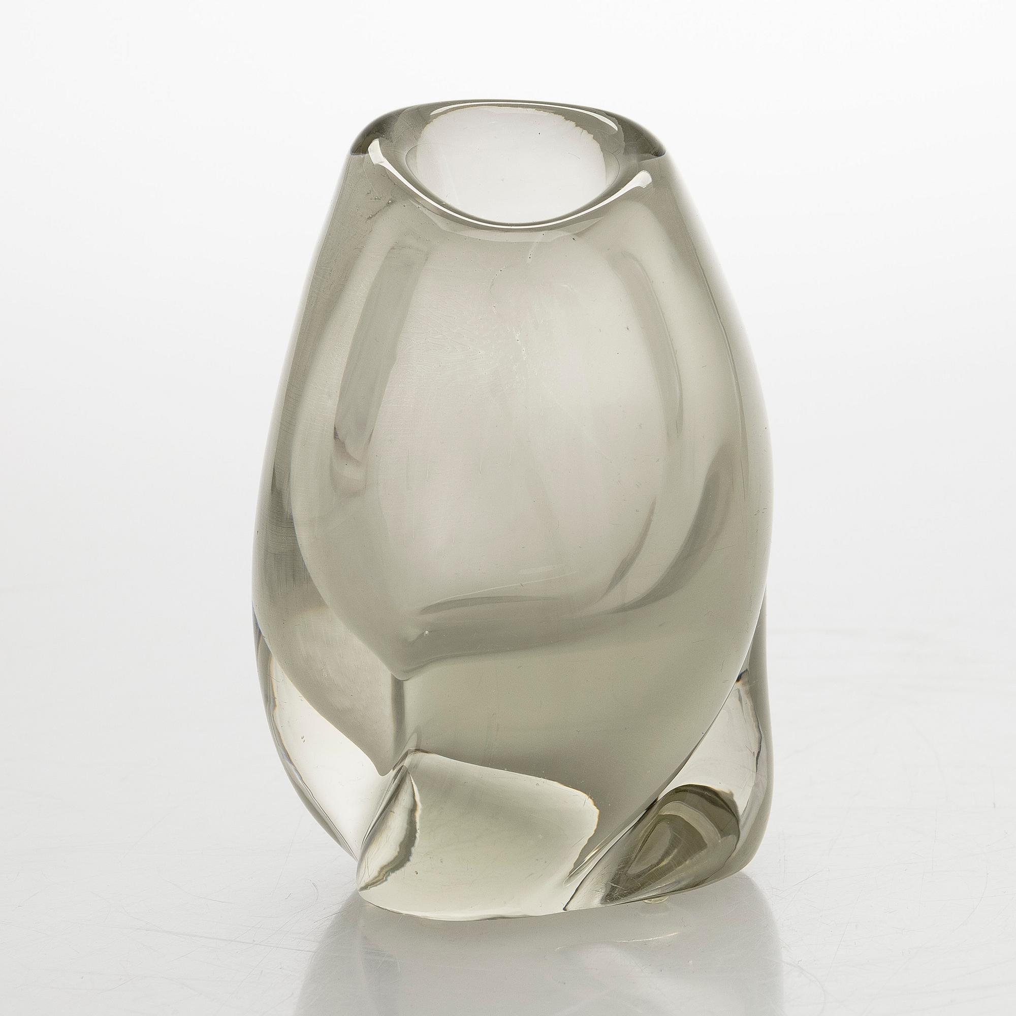 Gunnel Nyman, A glass vase, model 'GN 35', unsigned.