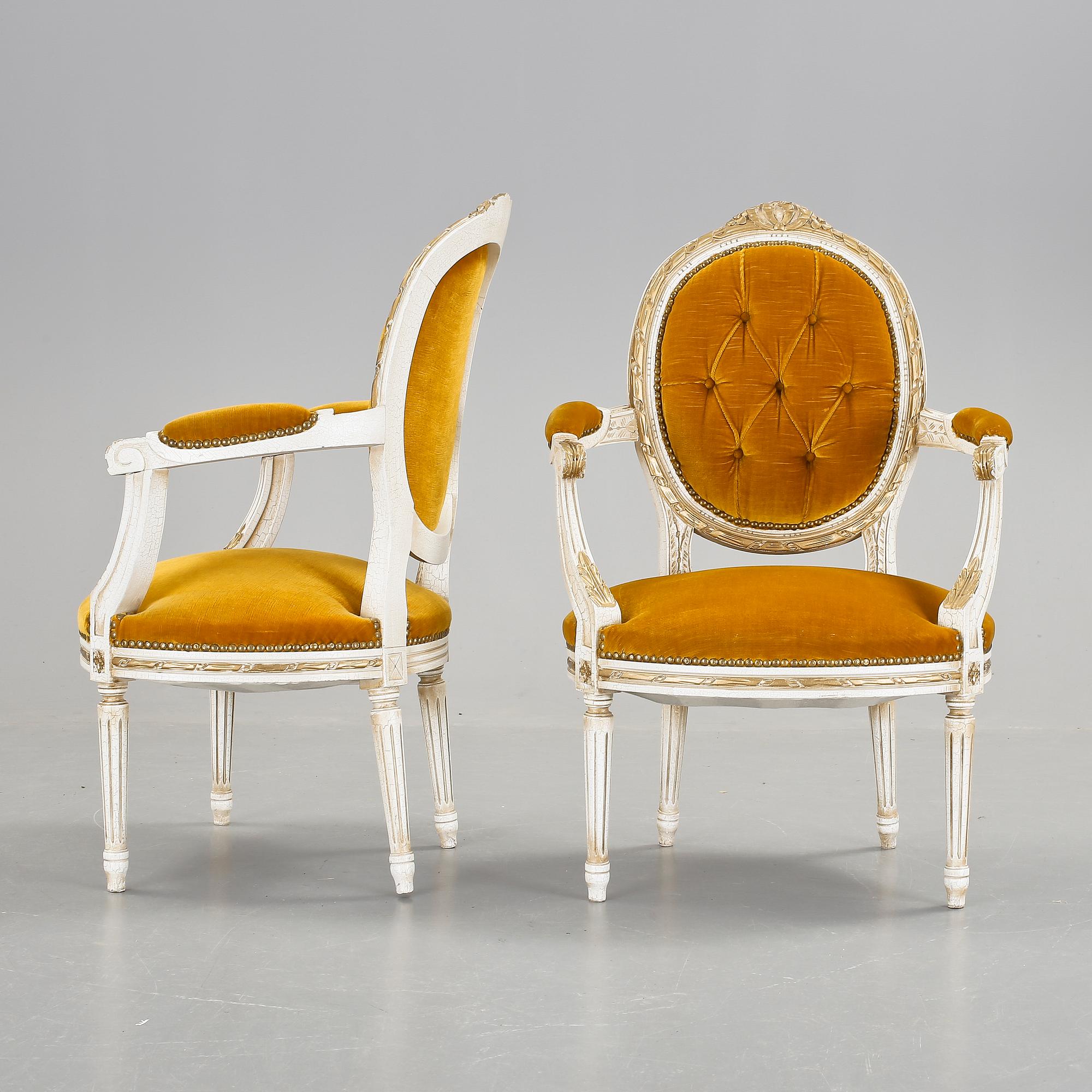 KARMSTOLAR, ett par, gustaviansk stil, 1900-talets början.