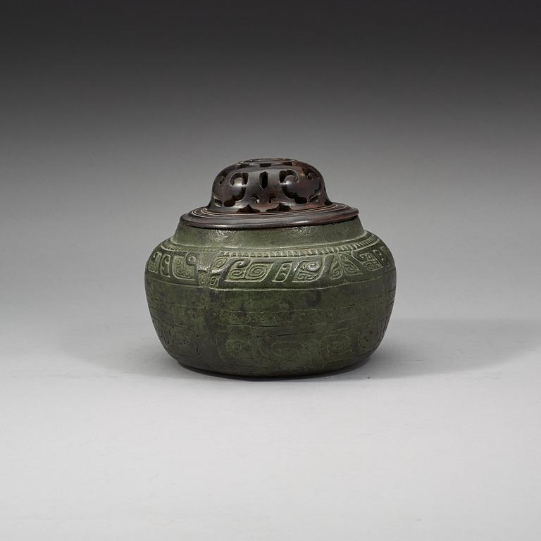An archaistic bronze vessel, Ming dynasty or older.