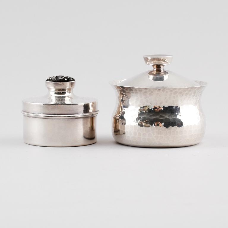 LOCKBURKAR, 2 st, silver, Löfman, MGAB, Uppsala 1974 och 1976. Vikt ca 207 g.