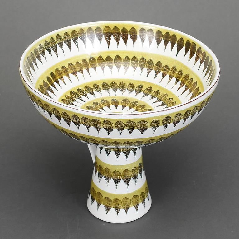 SKÅL PÅ FOT, fajans. Stig Lindberg, Gustavsberg studio, 1940-1950-tal.