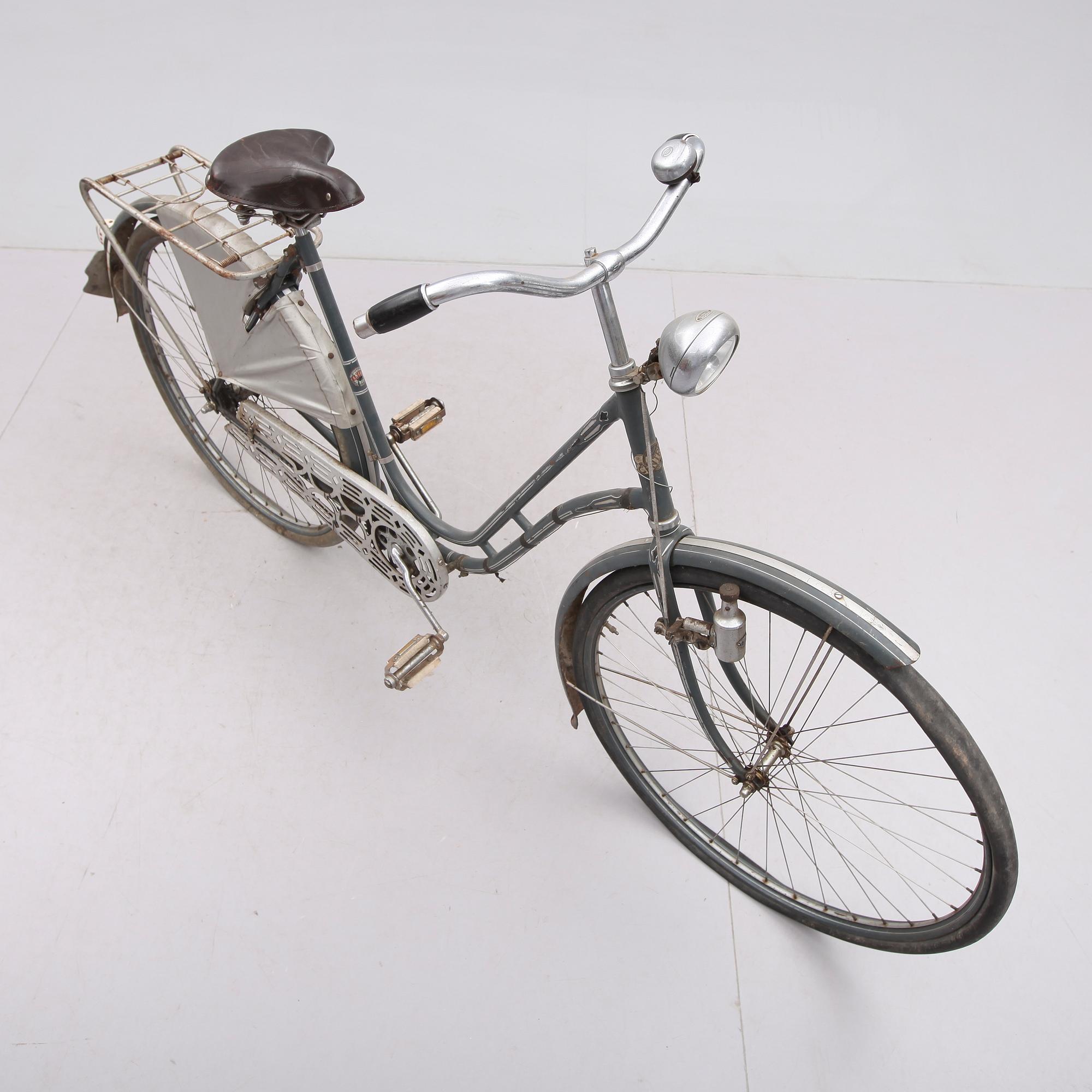 DAMCYKEL, Centrum, 1900-talets första hälft.