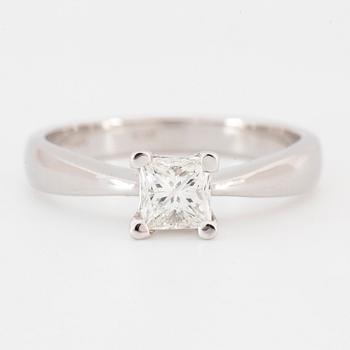 Princess-cut 0,70 ct diamond ring. GIA- report.