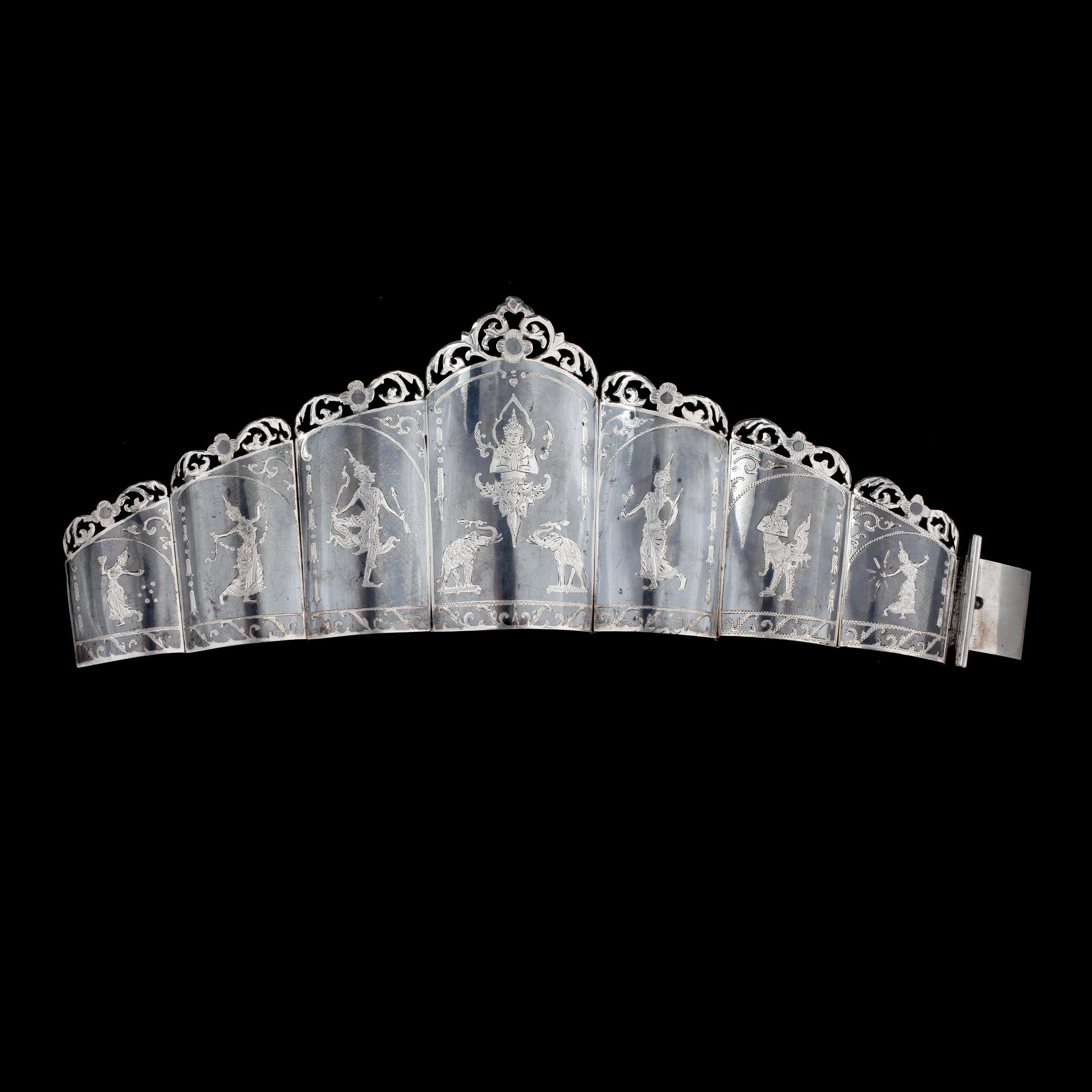 ARMRING, silver, Thailand. 1900-tal. Vikt ca 79g.