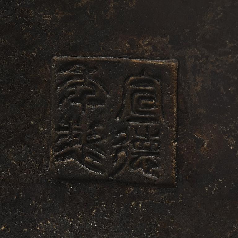 A large bronze censer with cover, presumably late Ming dynasty (1368-1644).