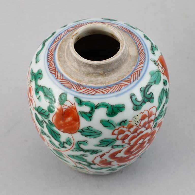 Two famille verte and famille rose tea caddies, Qing dynasty, 18th century.