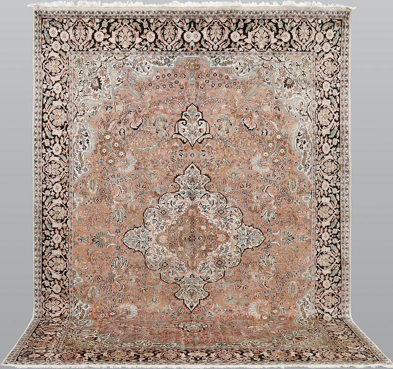 A silke Kashmir carpet, ca 332 x 241 cm.