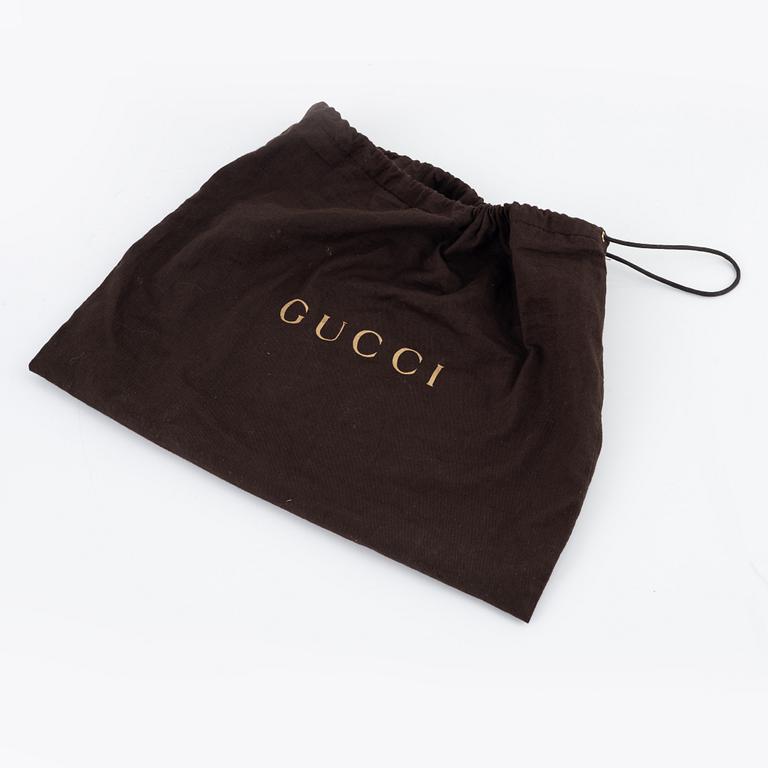 Gucci, clutch.