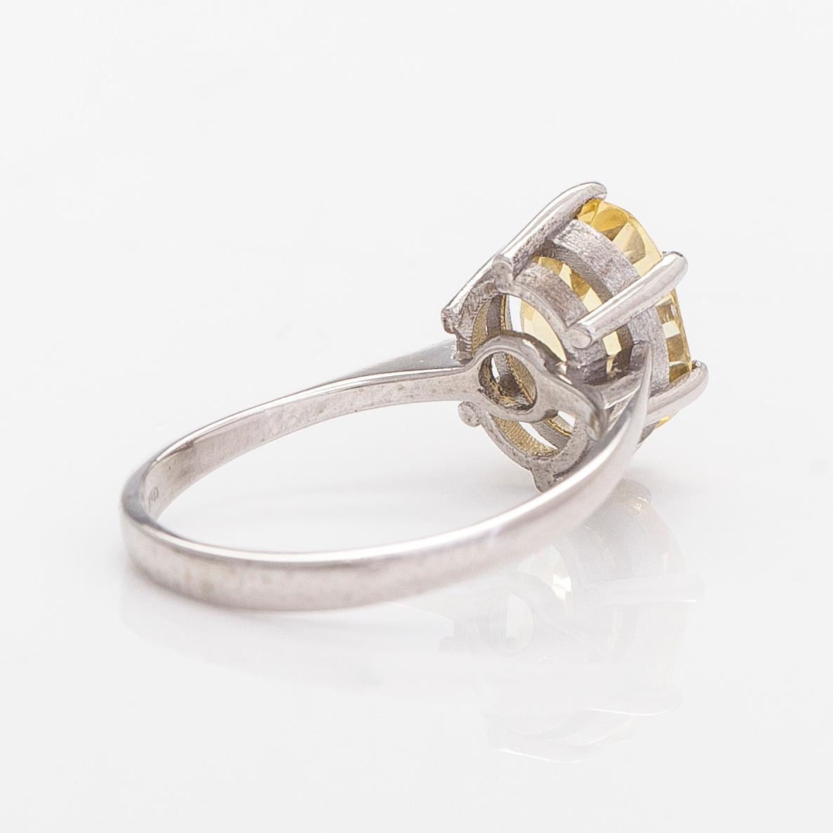 An 18K white gold ring with an oval faceted sapphire.