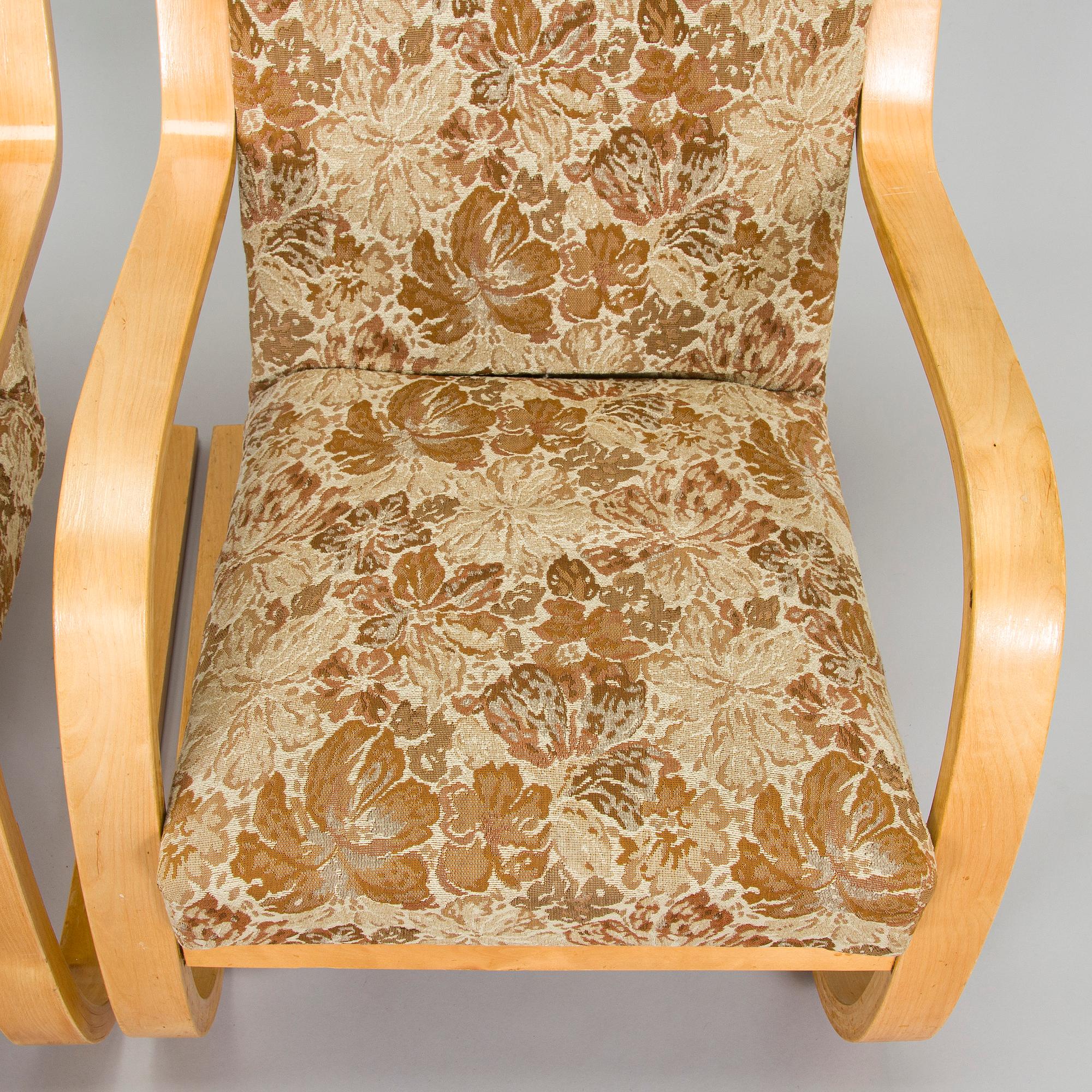 Alvar Aalto, fåtöljer ett par, modell 34 O.Y. Huonekalu- ja Rakennustyötehdas A.B. 1900-talets mitt.