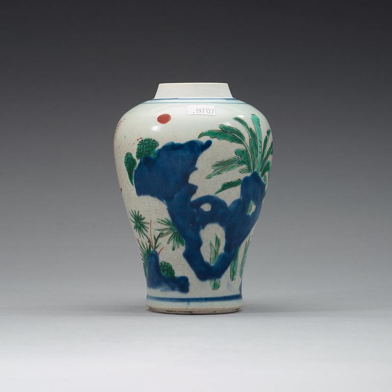 A Transitiona wucai jar, 17th Century.