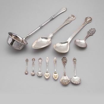 SAMLING SILVERSKEDAR OCH SLEV, 11 delar, 1800-/1900-tal. Vikt ca 470 gram.