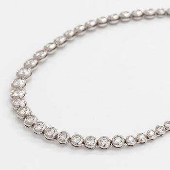Collier, rivieré i 18K vitguld med runda briljantslipade diamanter.