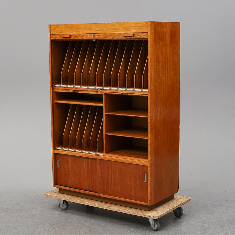 A oak cabinet from the first half of the 20th century.
