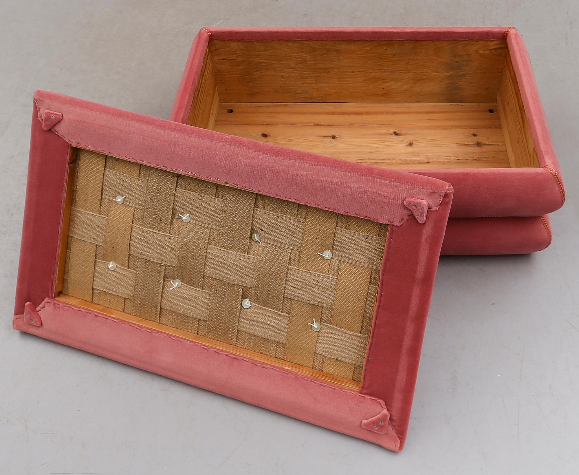 SITTPUFF, 1900-talets första hälft.