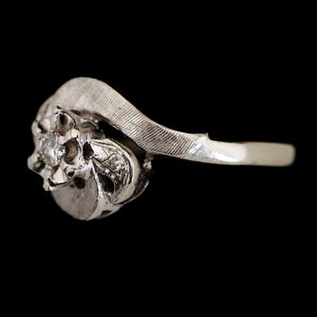 RING, 14K vitguld, briljantslipade diamanter. Total vikt ca 4 g.