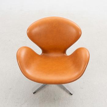 Arne Jacobsen, Armchair, "The Swan", Fritz Hansen, Denmark.