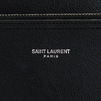 Saint Laurent, a 'Sac shopping' bag.