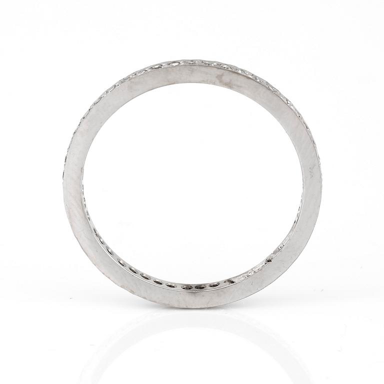 ALLIANSRING, med åttkanslipade diamanter, totalt ca 0,50 ct. 18K vitguld.