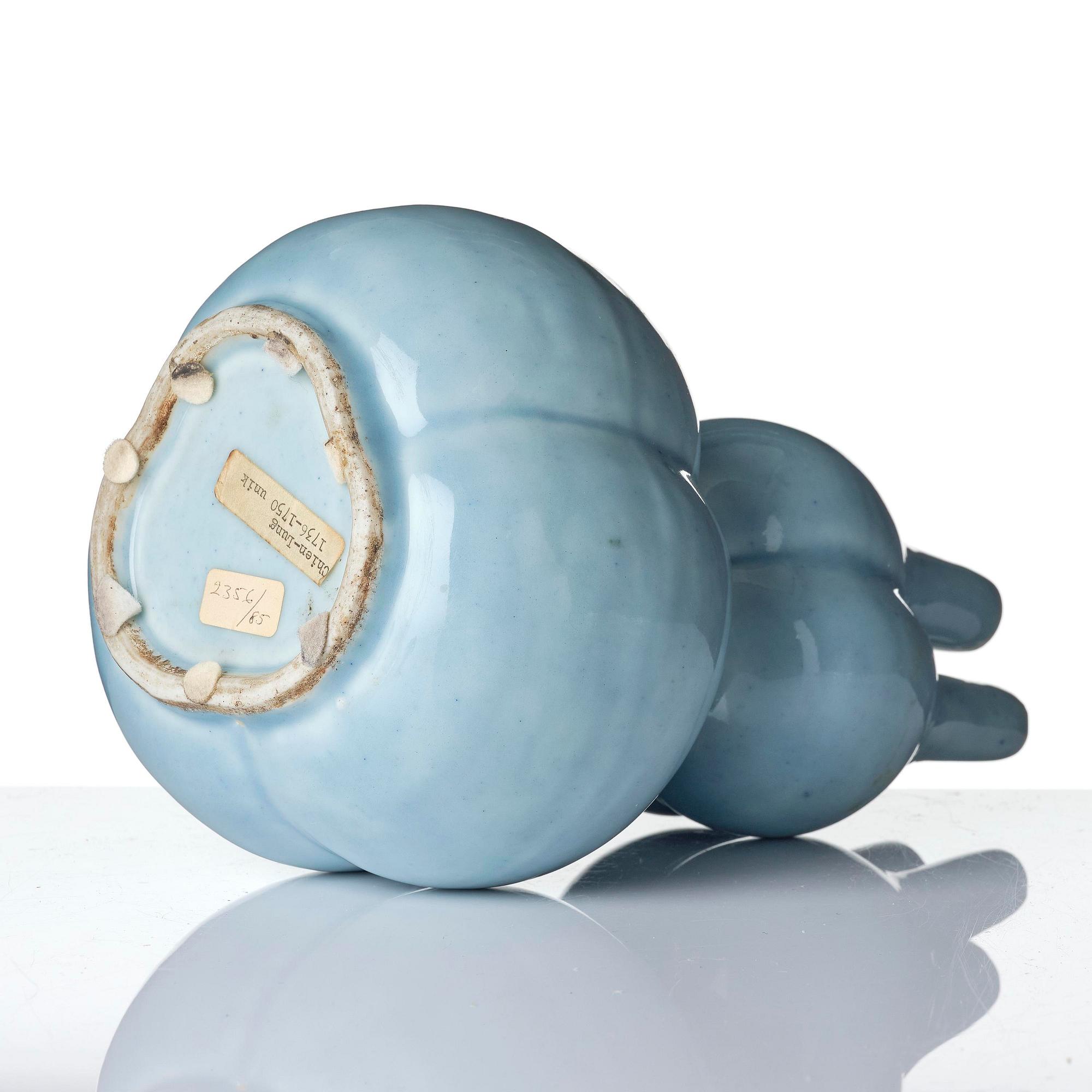 A 'claire de lune' glazed double-gourd vase, Qing dynasty 18/19th century.