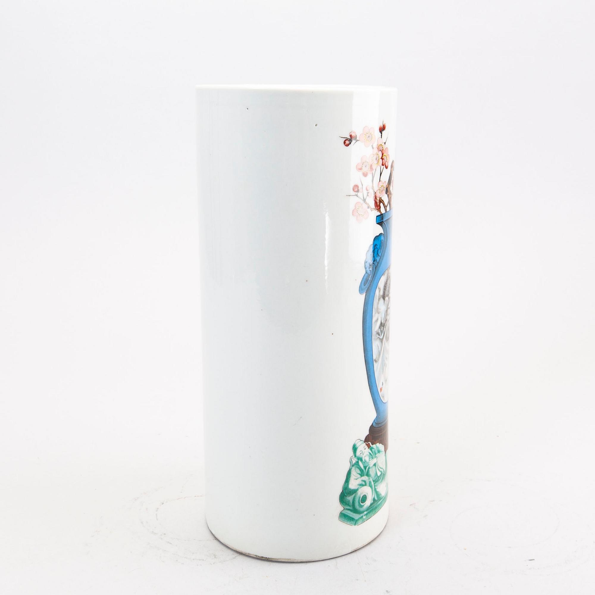 A Chinese mid 1900s porcelain brush stand.