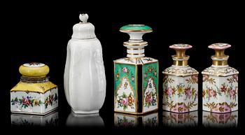 PARTI PORSLIN, 5 delar, bl.a. Berlin samt Sevresliknande märkning, 1800/1900-tal.