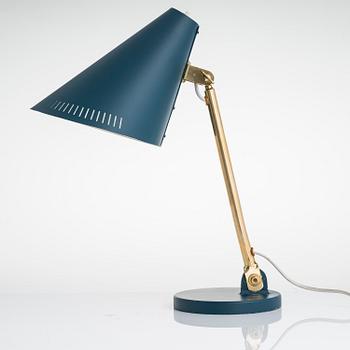 PAAVO TYNELL, a mid-20th century '9223' table lamp for Idman.