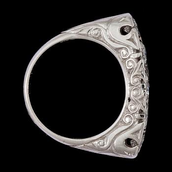 RING, 5 briljantslipade diamanter, tot. ca 2.20 ct.