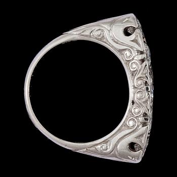 RING, 5 briljantslipade diamanter, tot. ca 2.20 ct.