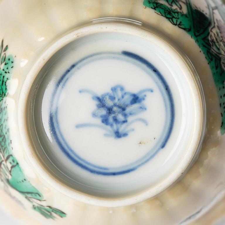 Koppar med fat, fyra stycken, porslin. Qingdynastin, Kangxi (1662-1722).