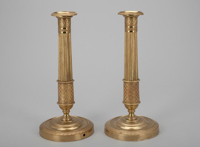 LJUSSTAKAR, ett par, förgylld brons, 1800-tal.