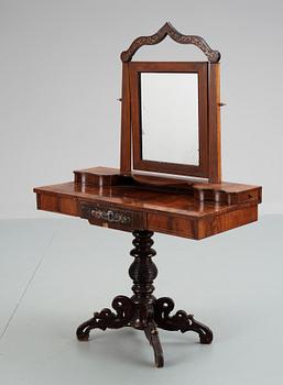 KUNGLIGT TOILETTEBORD, senempire, kungliga ägarmärkningar á tergo, 1800-talets mitt.