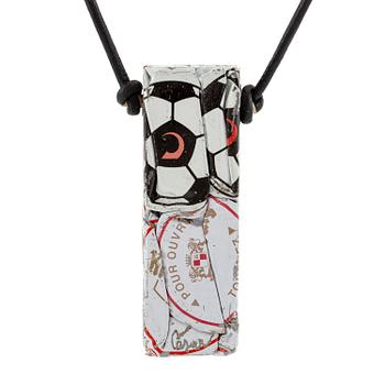 544. César Baldaccini, compression, hänge av hoppressade metallkapsyler.