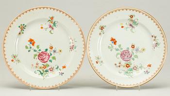 TALLRIKAR, 2 st, porslin, Kina, Qianlong, 1736-1795.