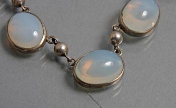 COLLIER, silver o månstenar.