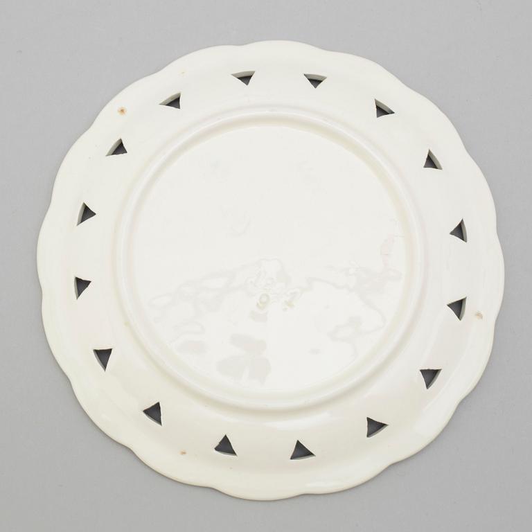 A 7 pcs porcelain service by Villeroy & Bosch, second half of the 19th century.