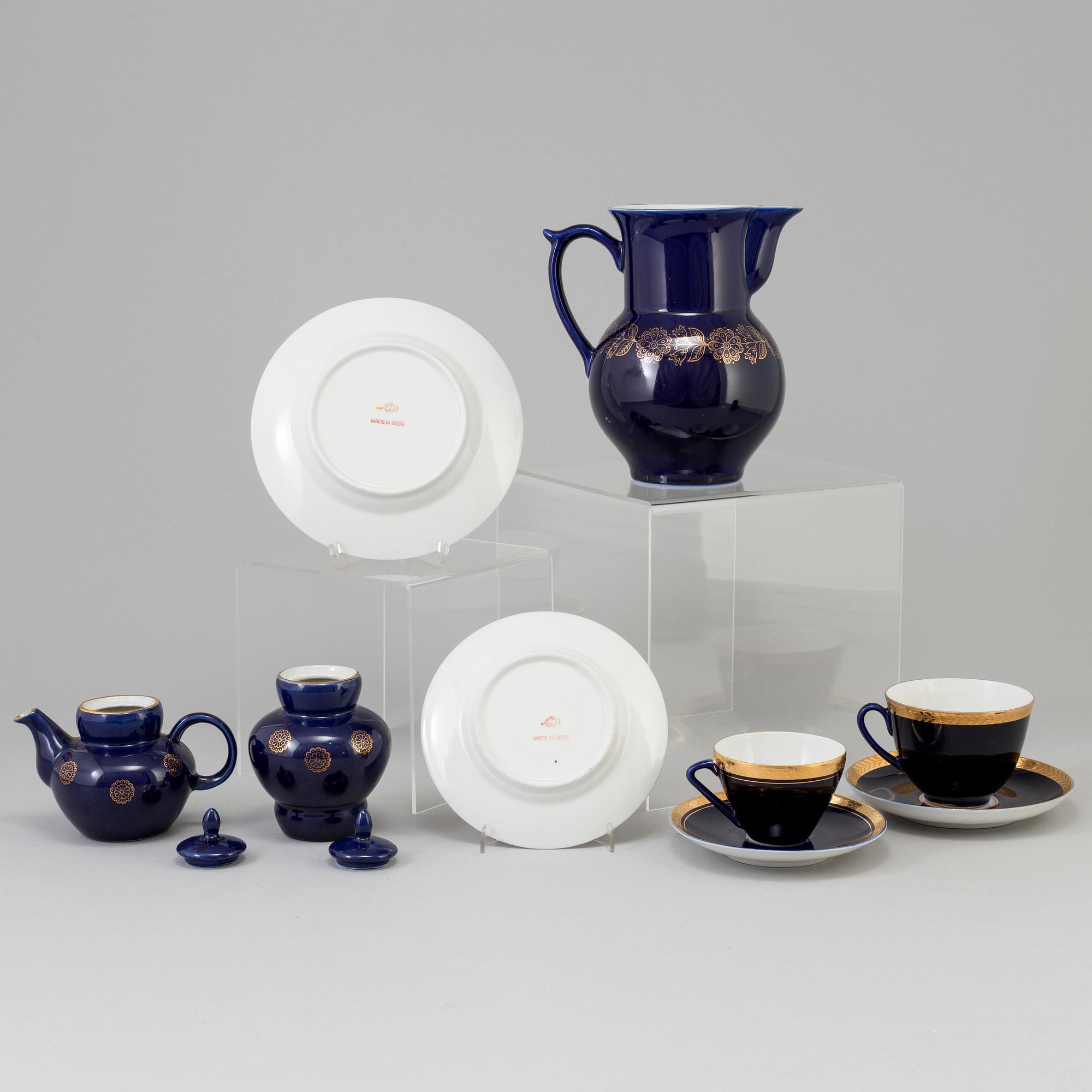 KAFFE- och TESERVISDELAR, 35 delar, porslin, Lomonosov, Ryssland 1900-tal, Sovjetiska stämplar.